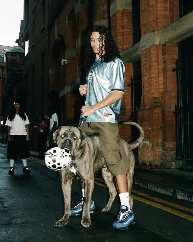 Nike street style post with a dog
